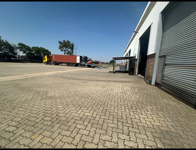 1,700M² WAREHOUSE TO LET IN SPARTAN